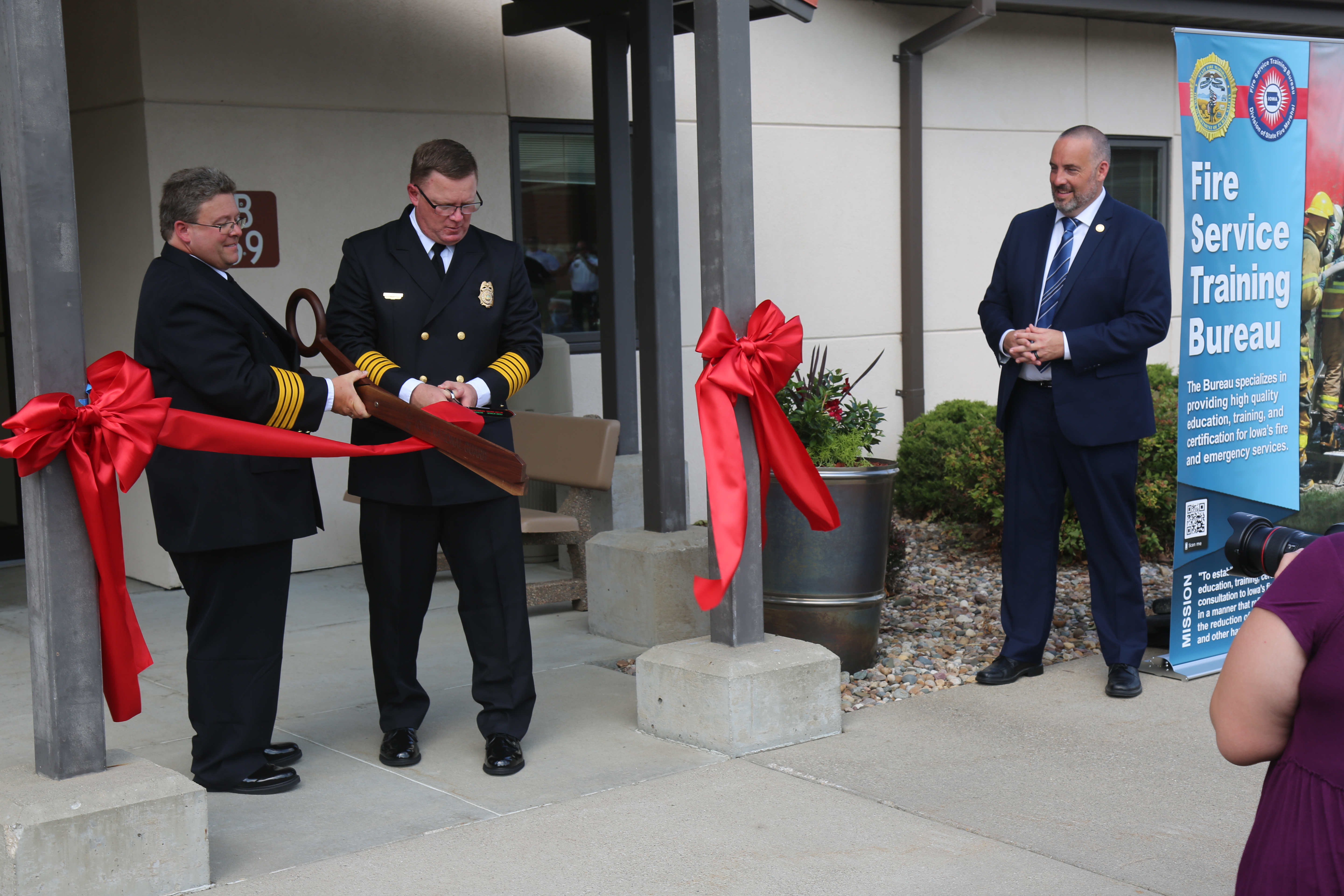 Link to ribbon-cutting photo