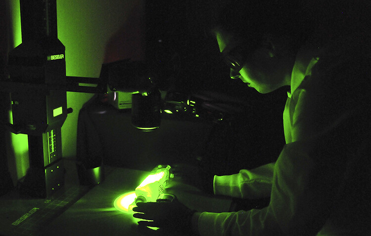 An example of fluorescent photography setup